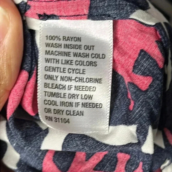 Crown & Ivy Women’s Multicolor Elephant Print 3/4 Sleeve Vneck Blouse Size M - Picture 7 of 7